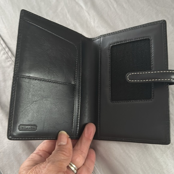 COACH Passport Wallet, Black with white stitching. Beautifull condition. - Picture 6 of 8